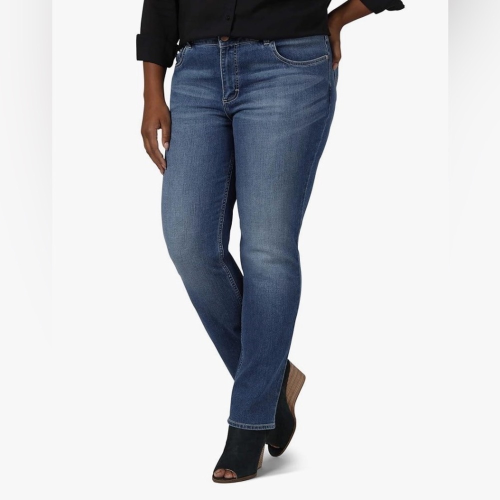 Lee Riders Size 22W P Mid Rise Straight Leg Jeans. New With Tags.